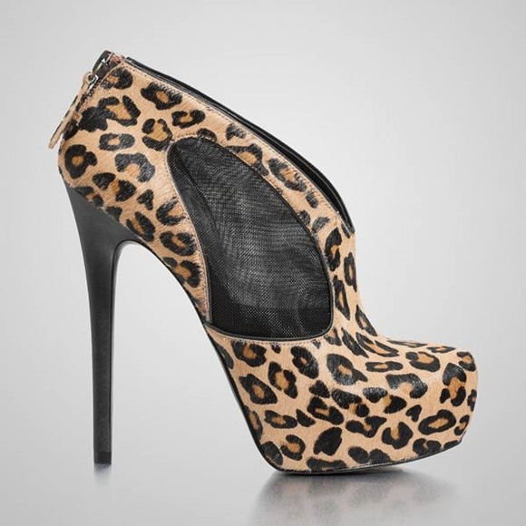 NEW GUESS Parshaly Leopard Printed Booties SZ 6.5 - Picture 2 of 8